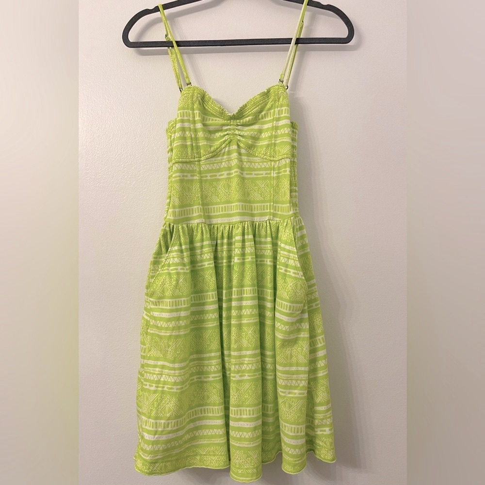 AéRopostale Y2K neon green,
 White dress pockets